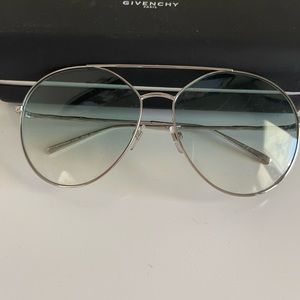 Givenchy *authentic* trendy sunglasses